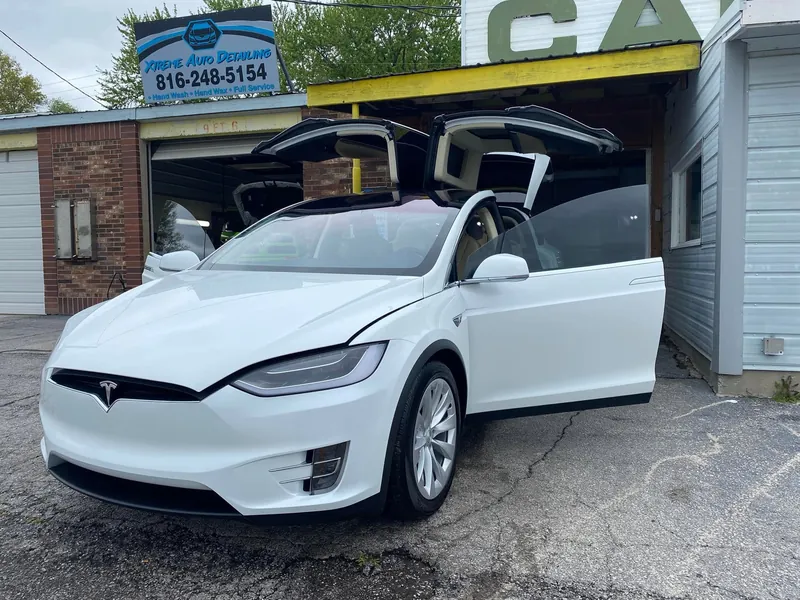 White SUV — exterior after detailing